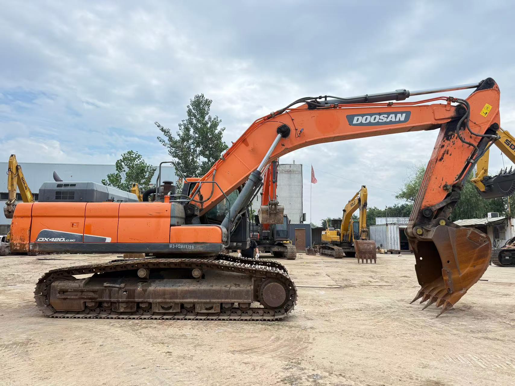Compre Escavadeira Doosan DH420LC-7 Usada / 2