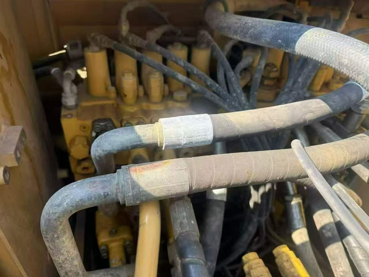 شراء حفارة Caterpillar 320D مستعملة / 5