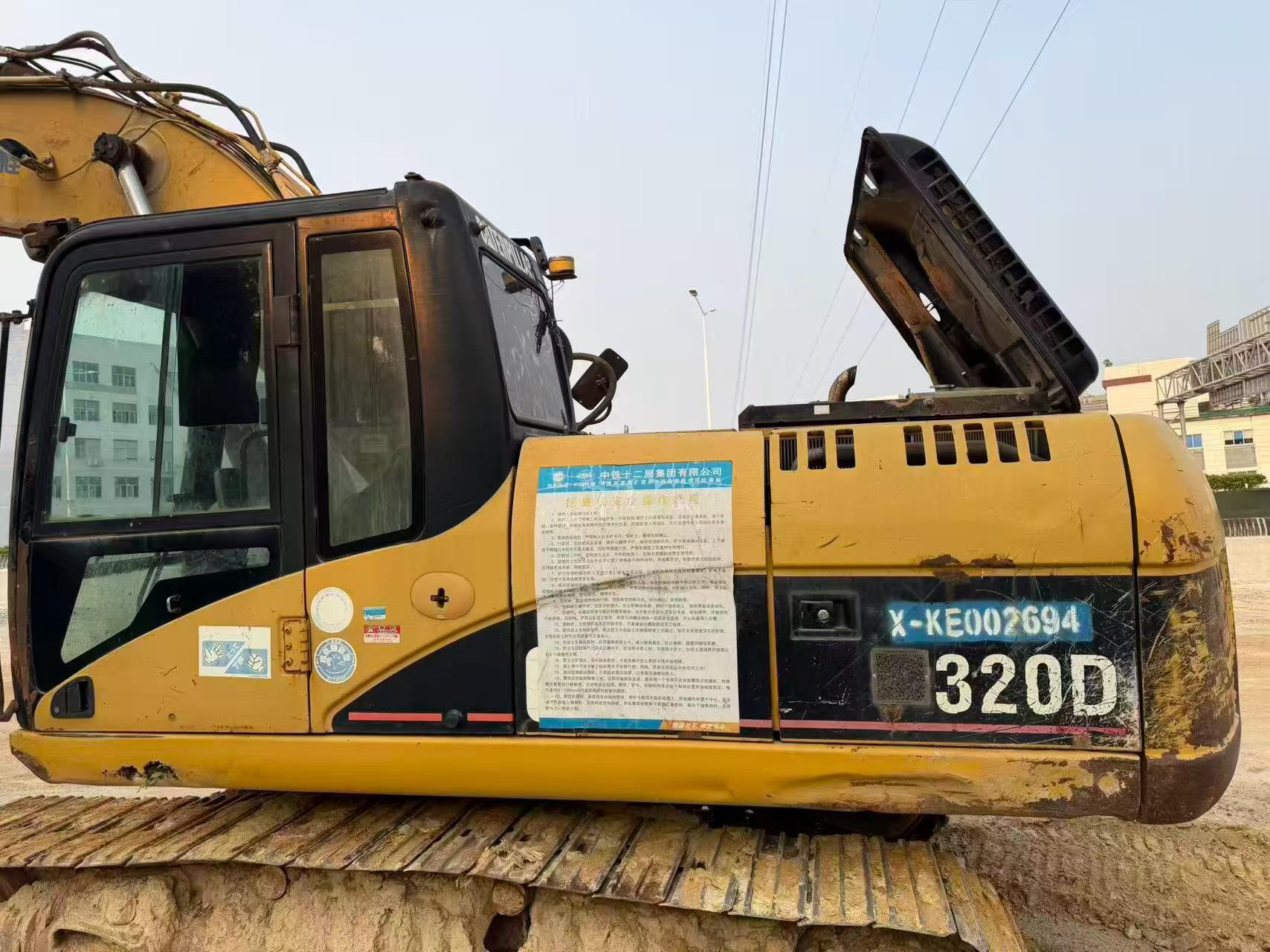 شراء Caterpillar 320D مستعمل حفارة