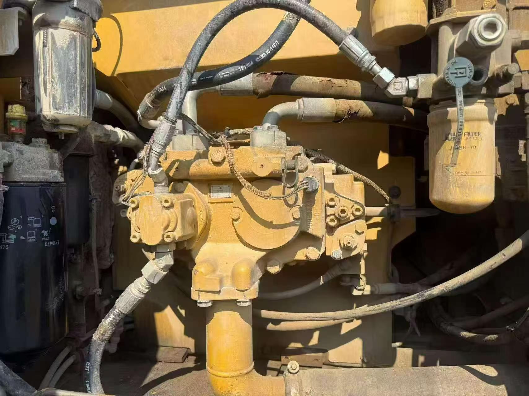 شراء حفارة Caterpillar 320D مستعملة / 4