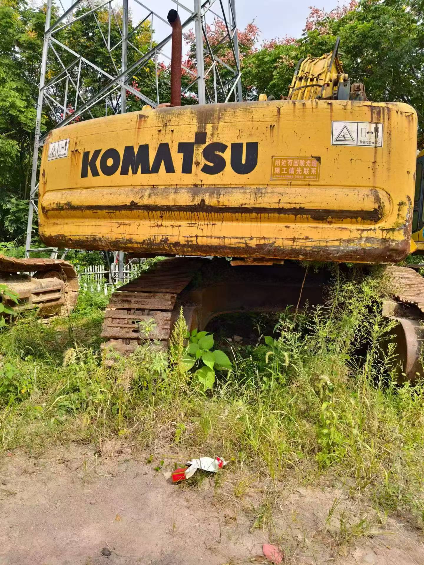 Compre Escavadeira Komatsu PC400-6 Usada / 6
