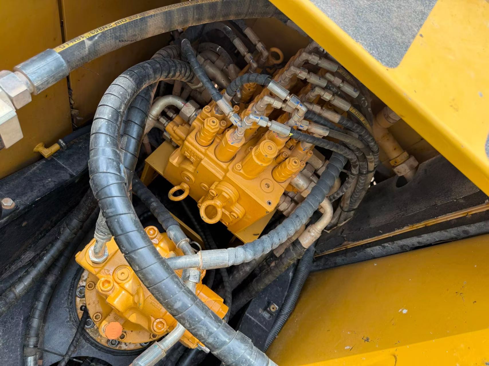 Купить Подержанный Экскаватор Sany SY135 / 9
