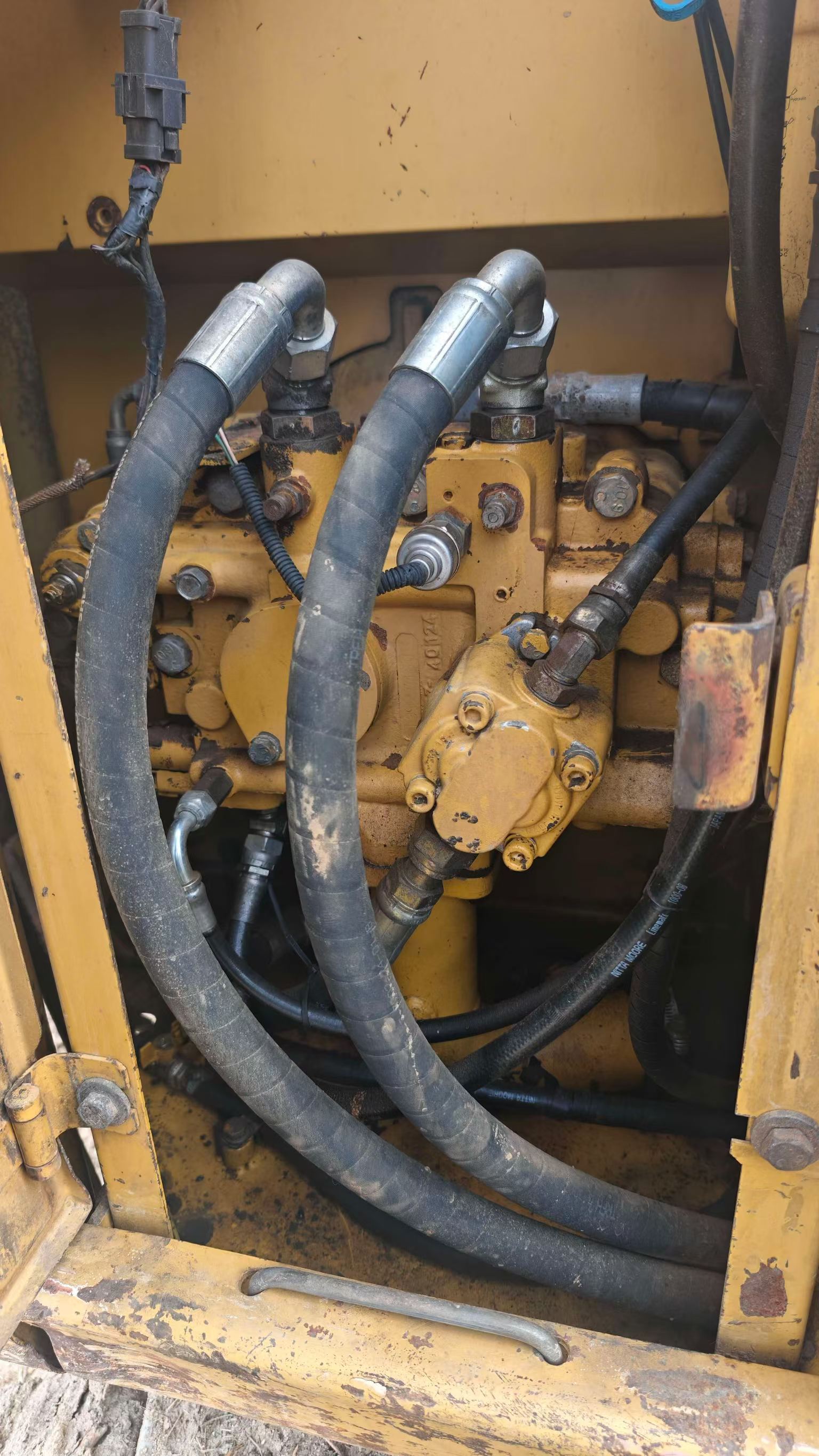 Compre Excavadora Caterpillar 311C Usada / 6
