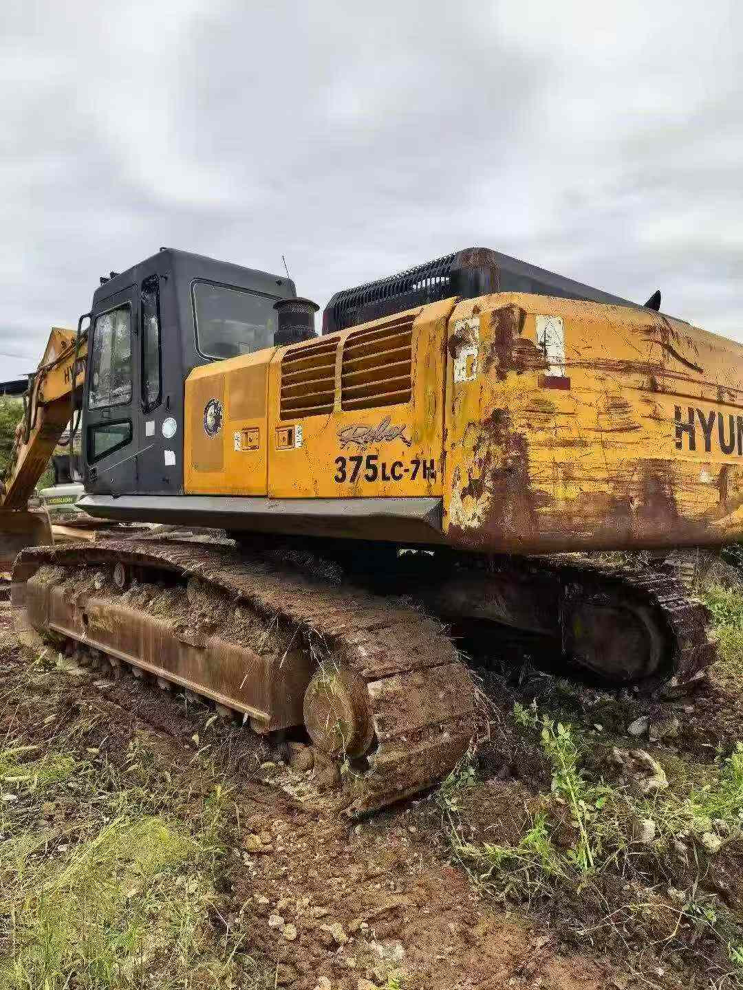 Buy Hyundai R375LVS Used Excavator / 3