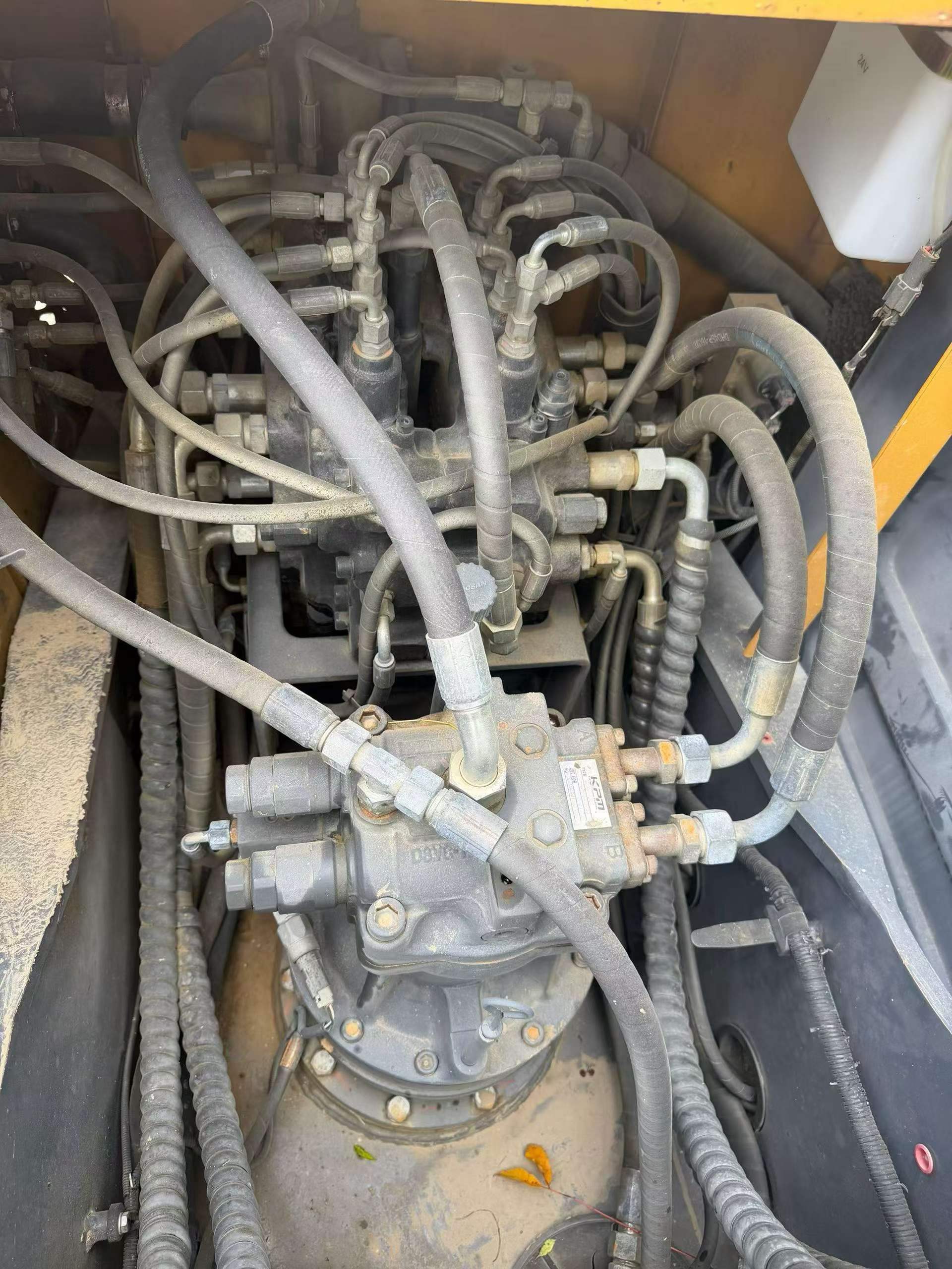 Compre Excavadora XCMG XE135D Usada / 9