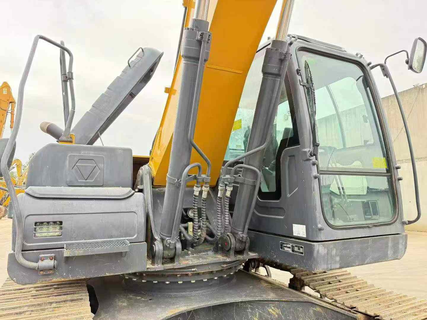 Compre Excavadora XCMG XE215 Usada / 3