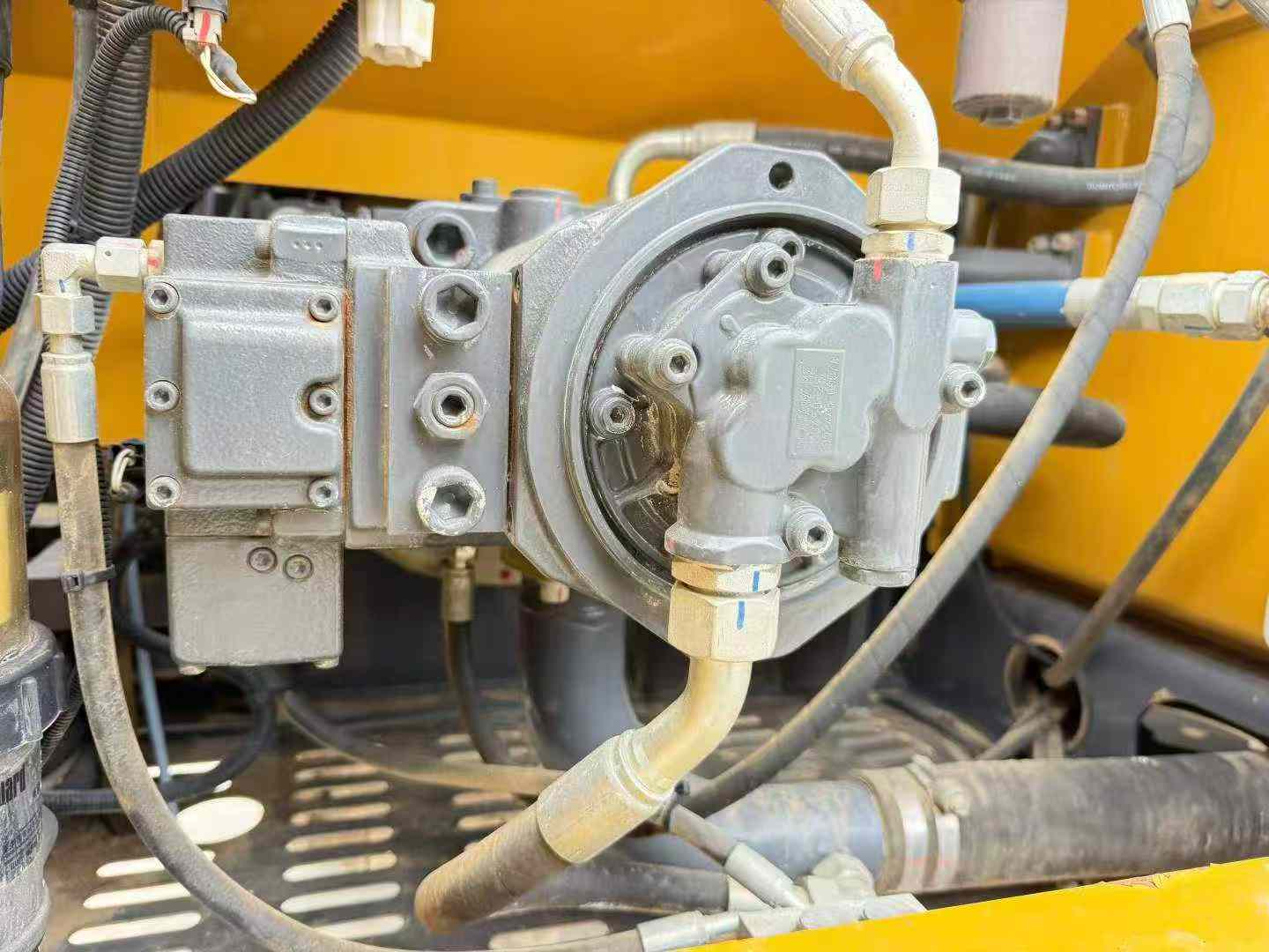 Compre Excavadora XCMG XE215 Usada / 5