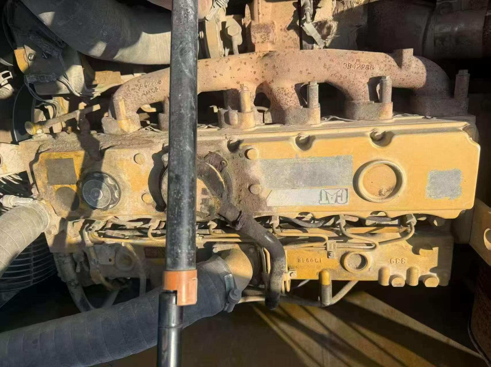 شراء حفارة Caterpillar 320D مستعملة / 3