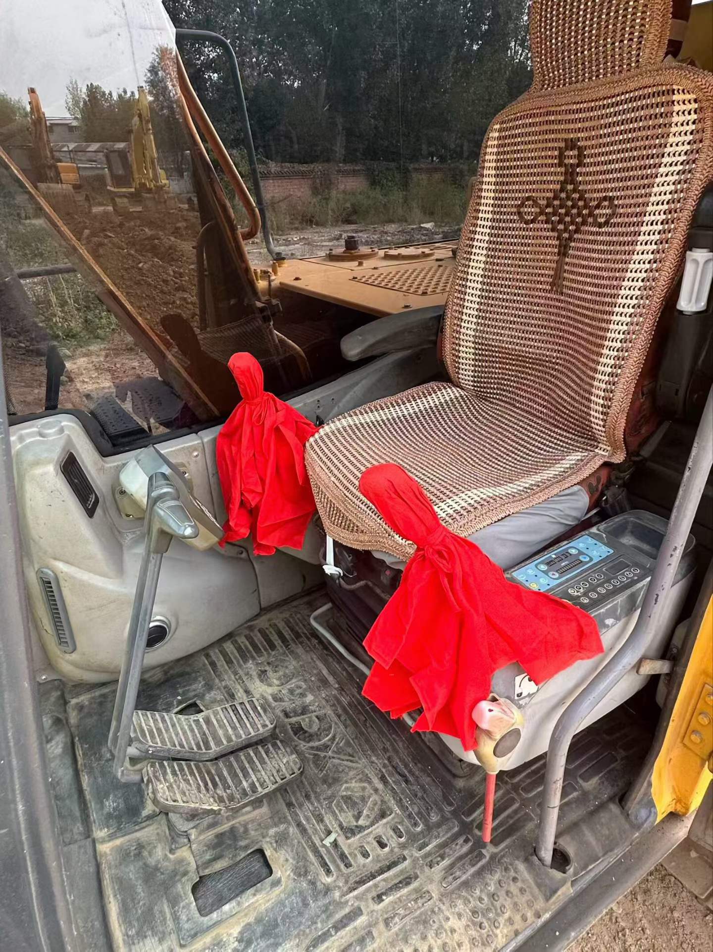 Compre Excavadora XCMG XE150D Usada / 5