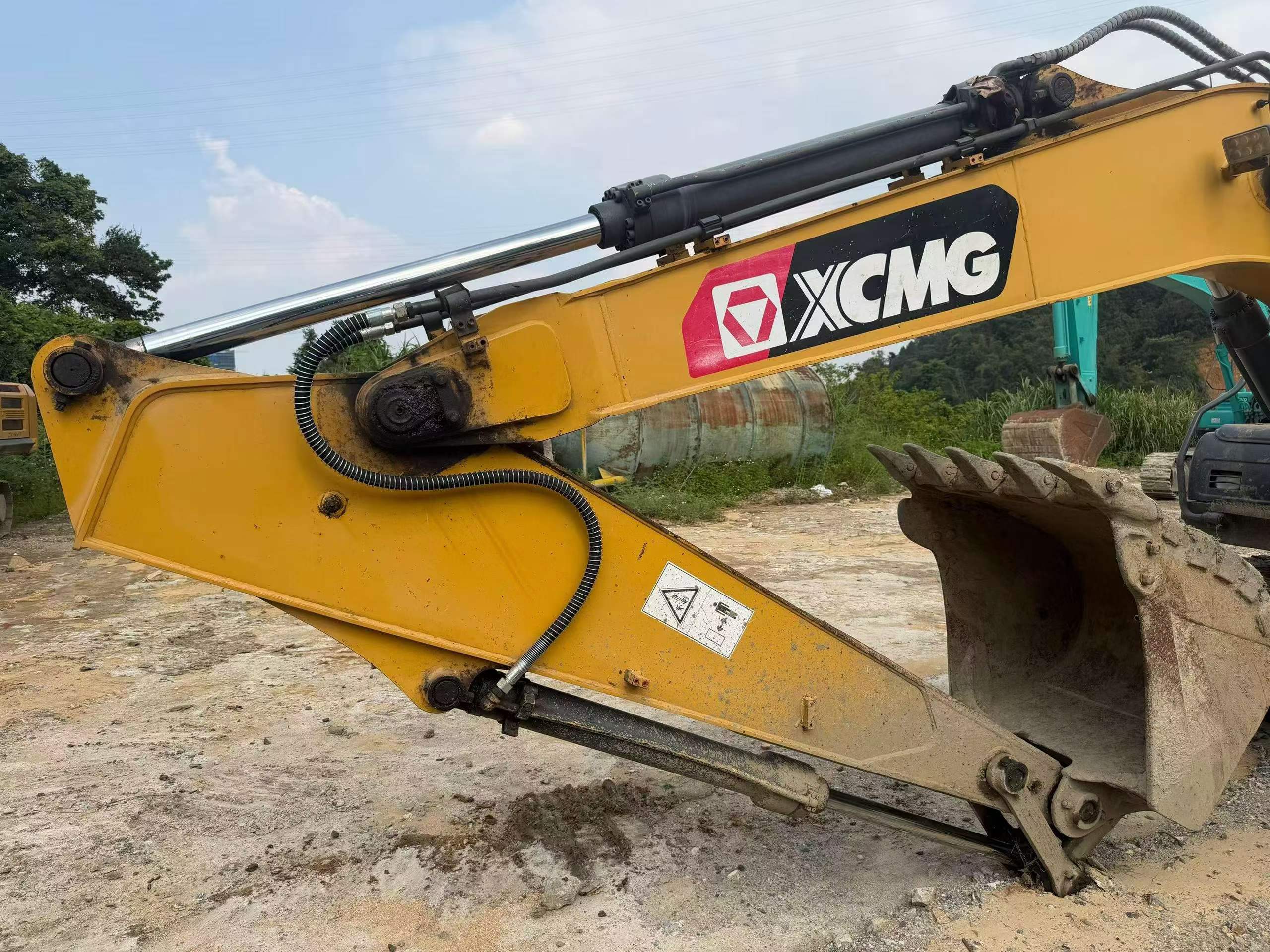 Compre Excavadora XCMG XE135D Usada / 5