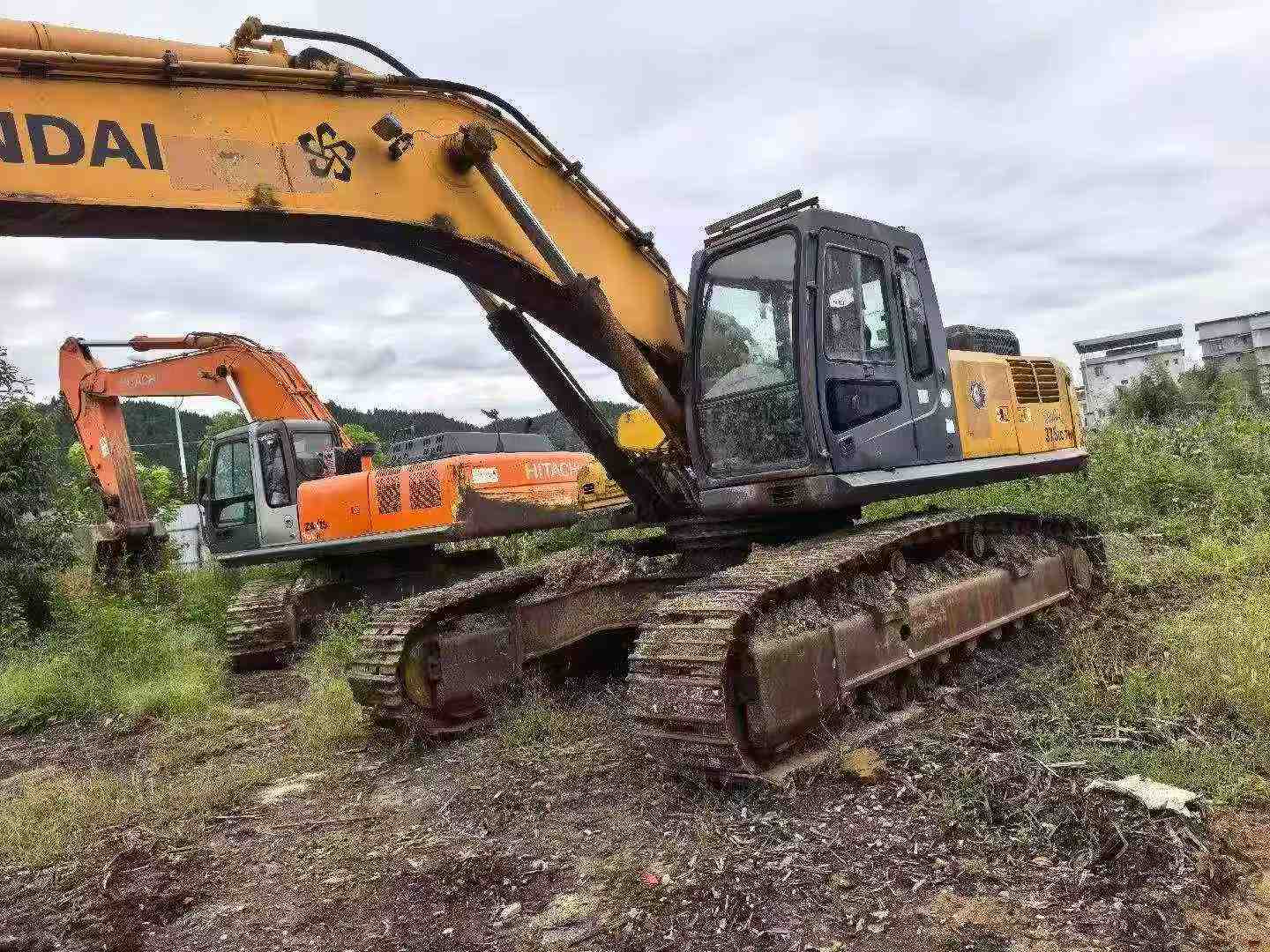 Buy Hyundai R375LVS Used Excavator / 2