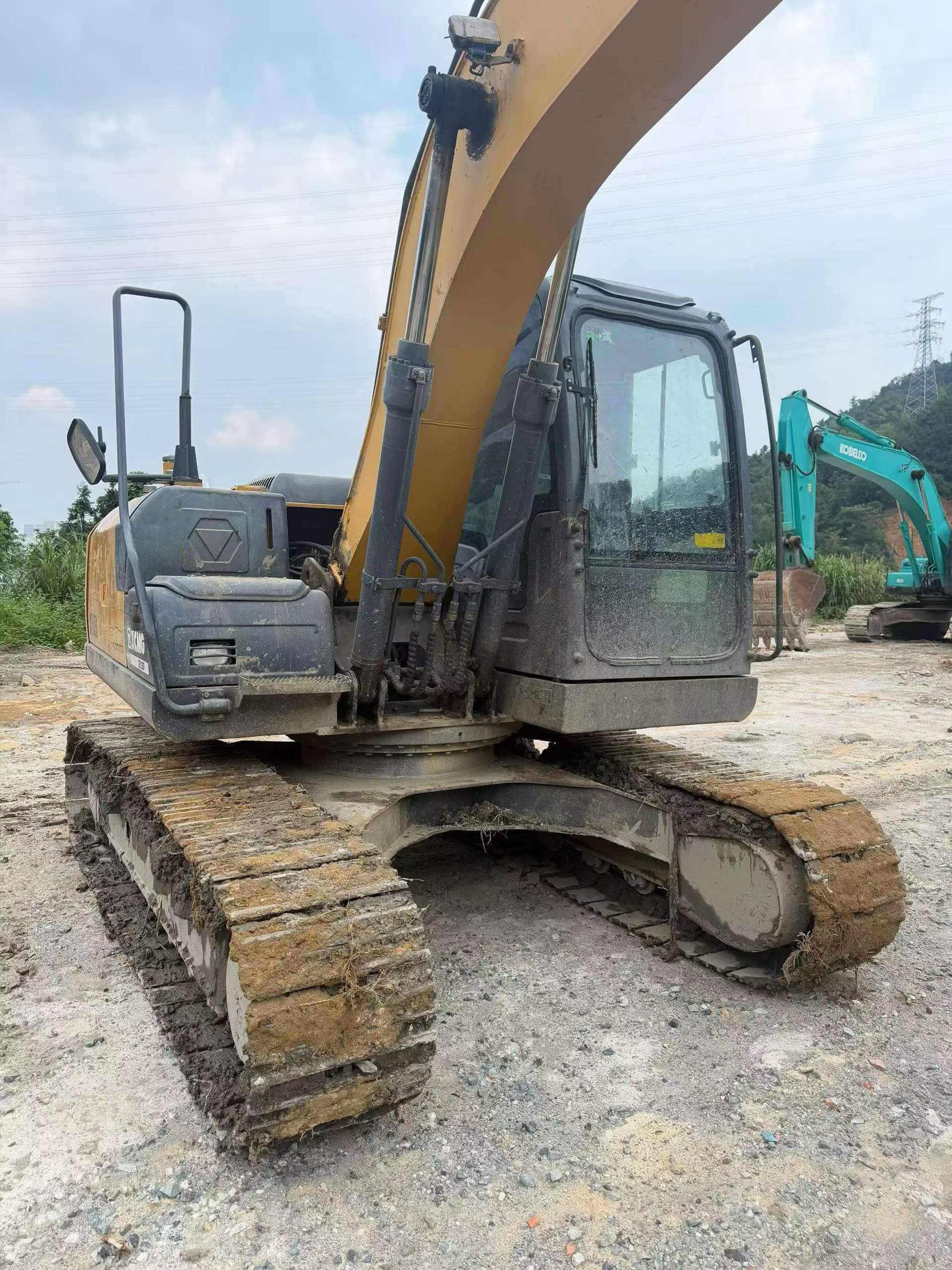 Compre Excavadora XCMG XE135D Usada / 2