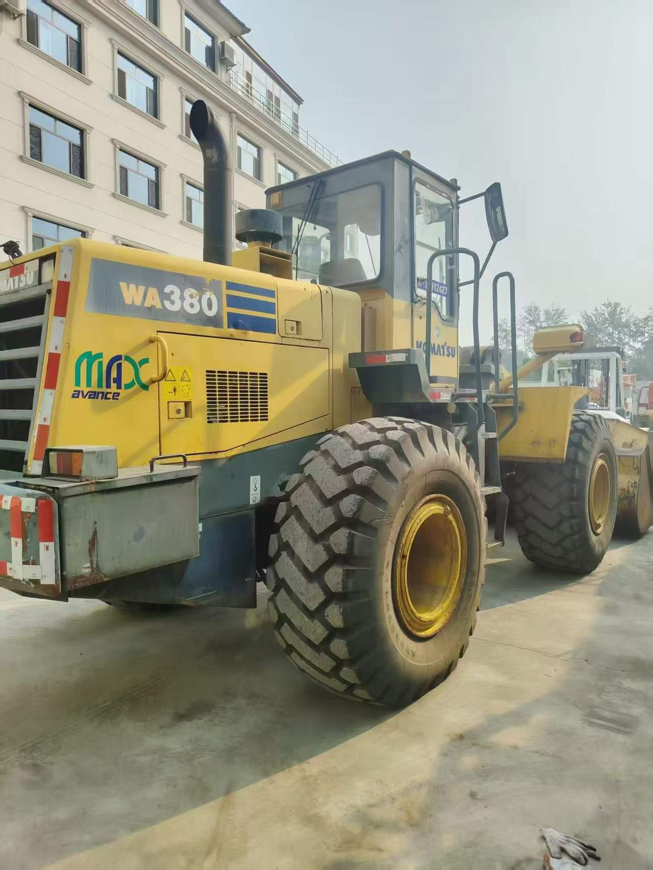 Compre Escavadeira Komatsu WA380-3 Usada / 5