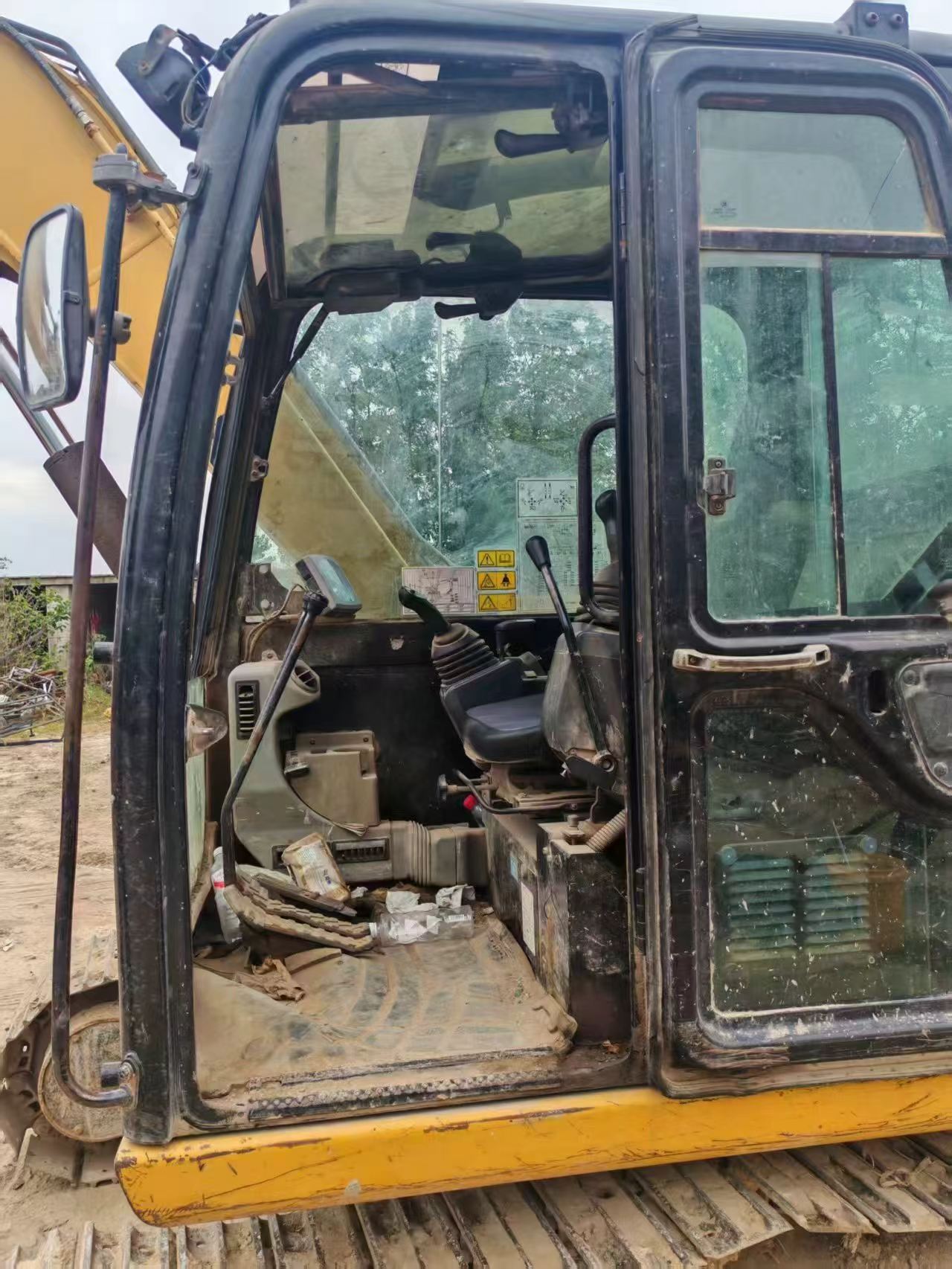 شراء حفارة Caterpillar 307B مستعملة / 5