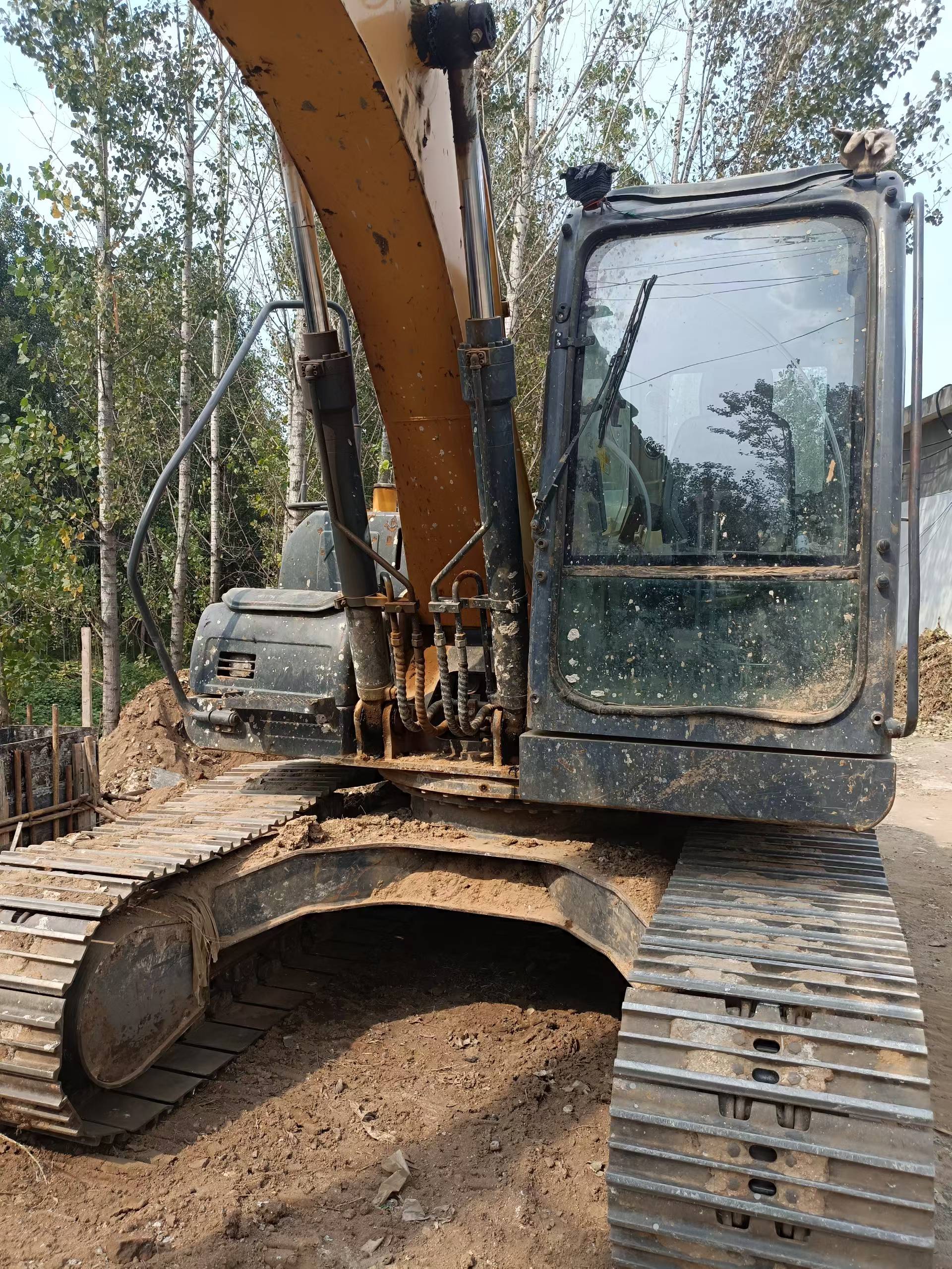 Compre Excavadora XCMG XE150 Usada / 9
