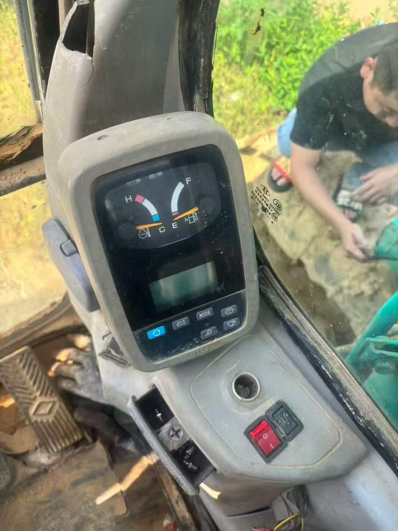 Compre Excavadora Kobelco SK135SR Usada / 7 Compre Excavadora Kobelco SK135SR Usada / 7