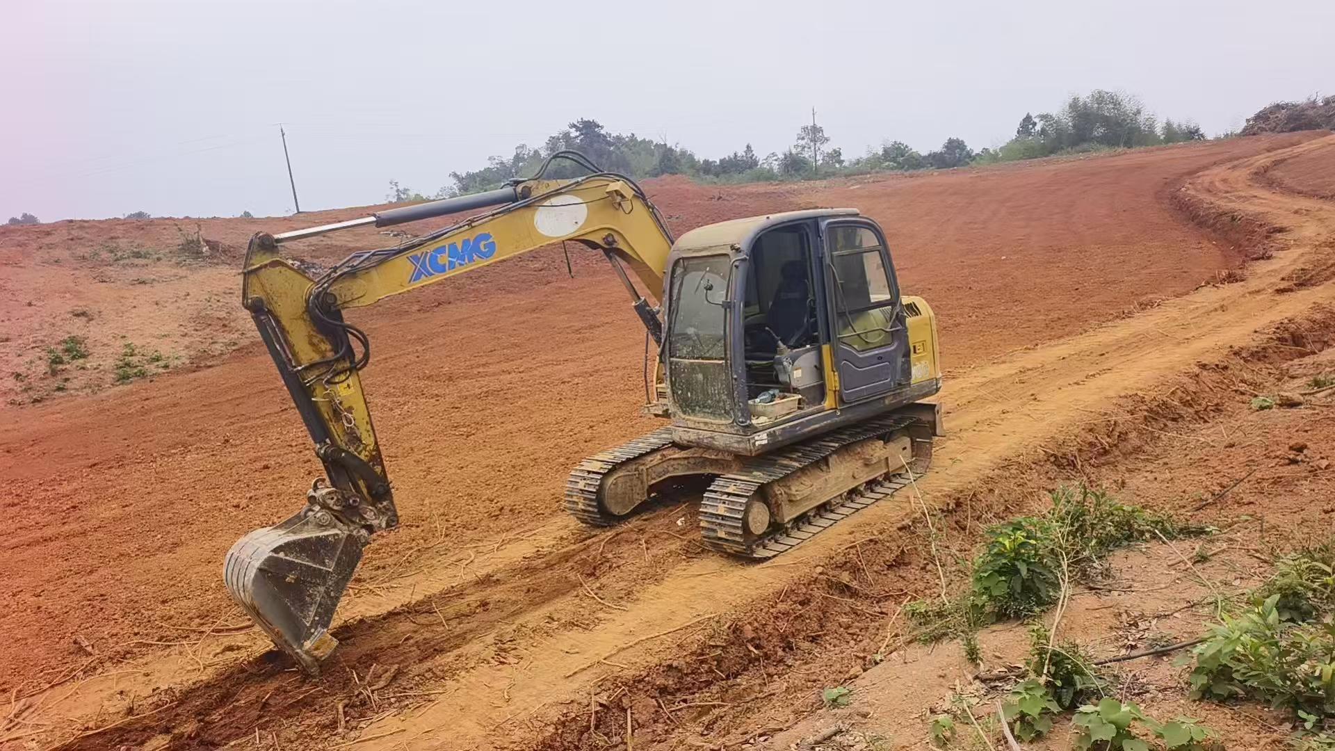 Compre Excavadora XCMG XE80 Usada / 5
