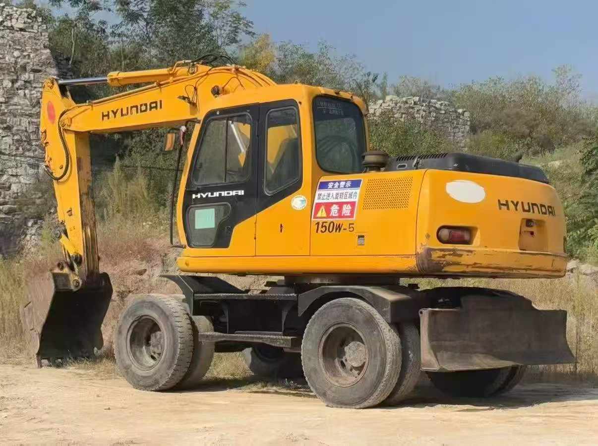Compre Excavadora Hyundai R130-5 Usada / 2