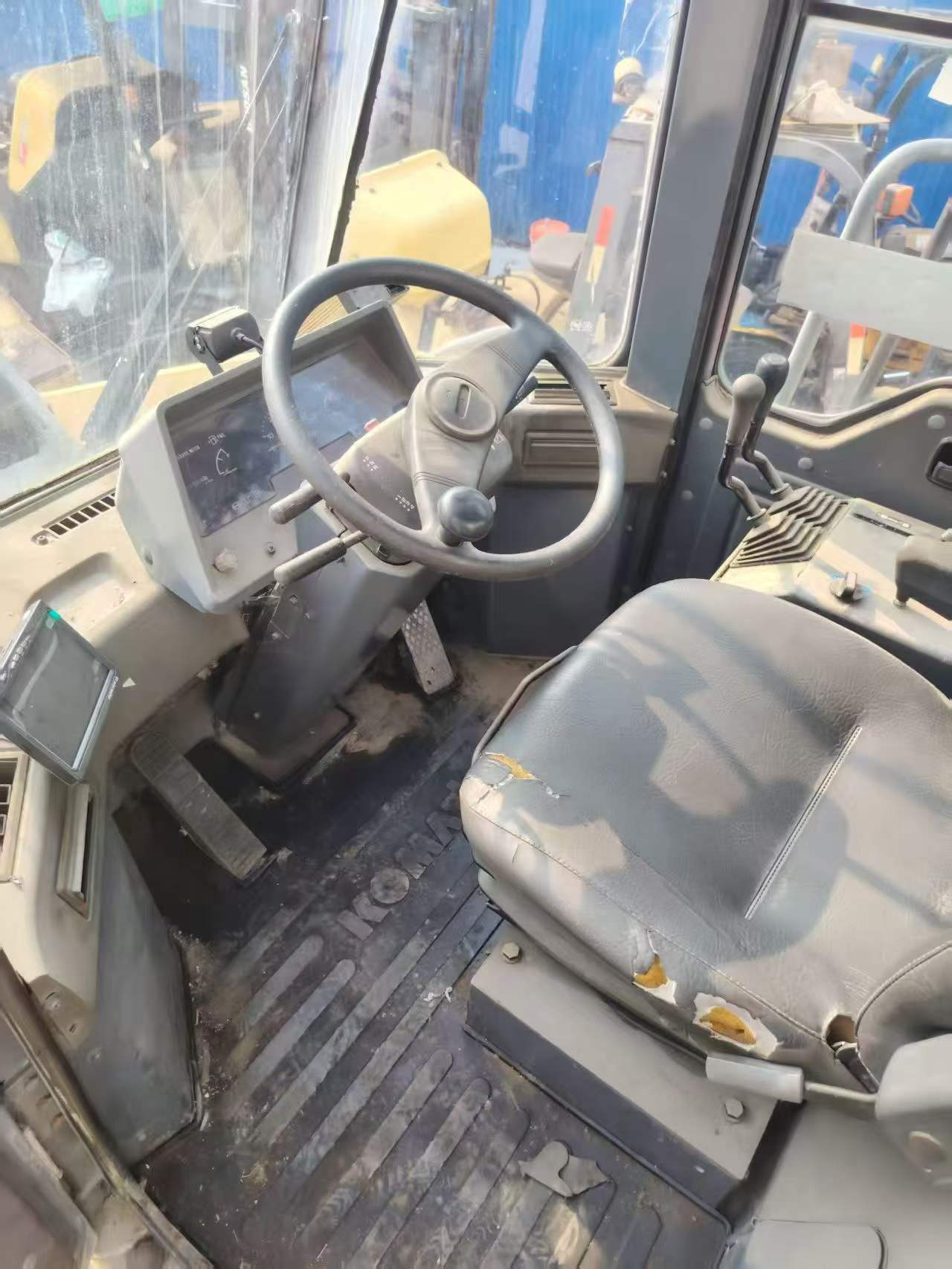 Compre Escavadeira Komatsu WA380-3 Usada / 9