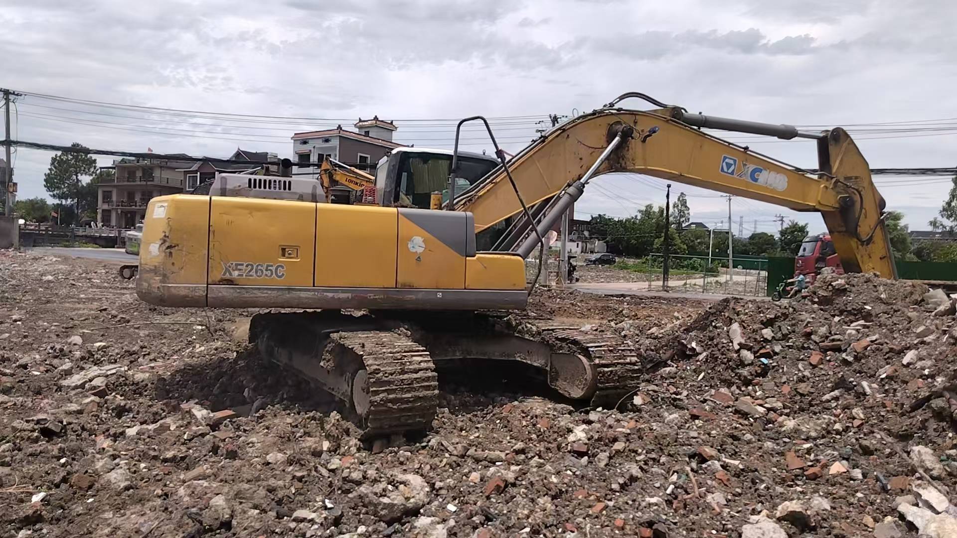 Compre Excavadora XCMG XE235C Usada / 3