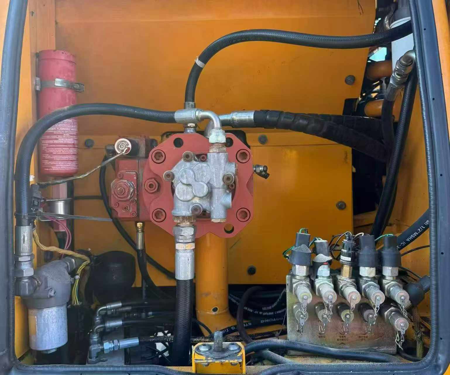 Compre Excavadora Hyundai R130-5 Usada / 8
