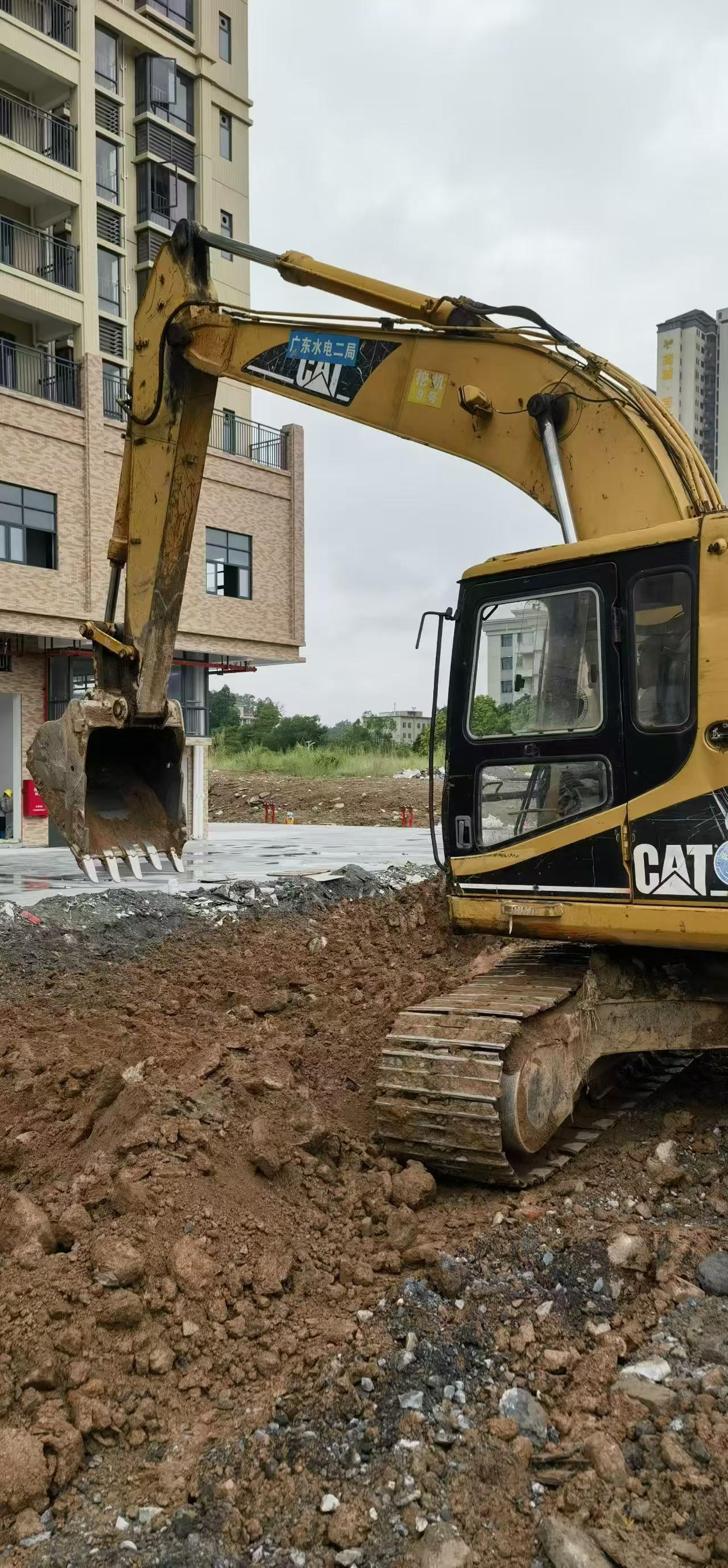 Buy Caterpillar 320B Used Excavator / 3
