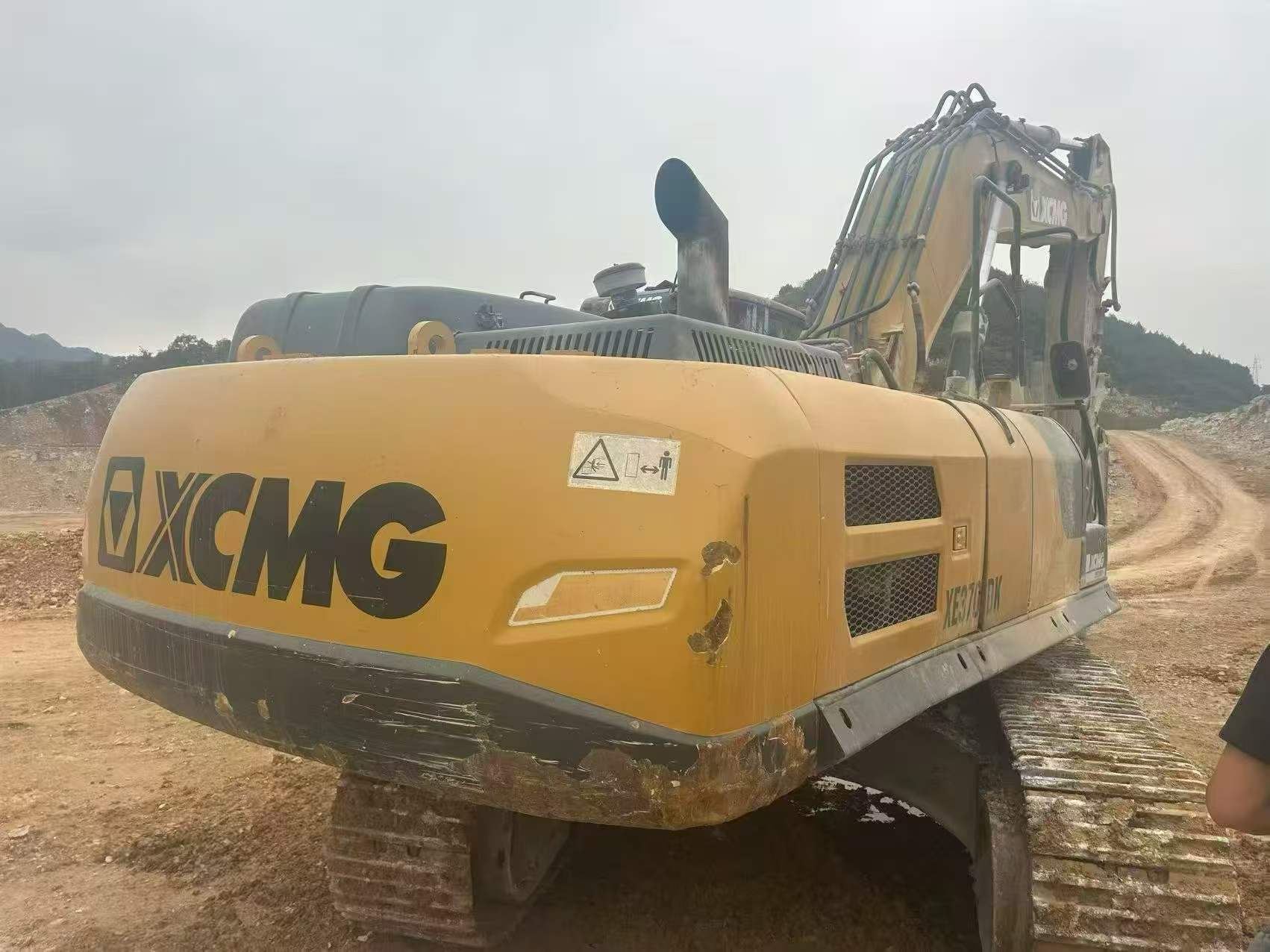 Compre Escavadeira XCMG XE370 Usada / 2