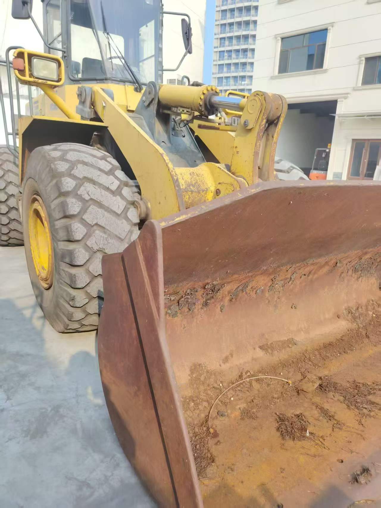 Compre Escavadeira Komatsu WA380-3 Usada / 6