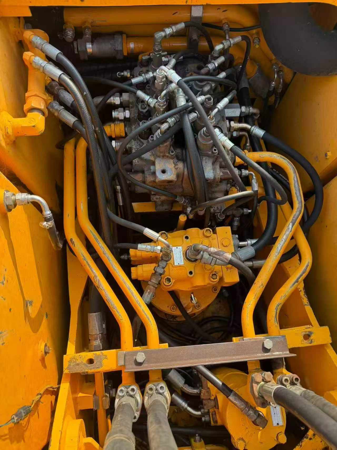 Compre Excavadora Hyundai R130-5 Usada / 7