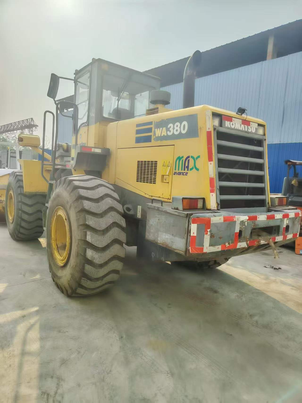 Compre Escavadeira Komatsu WA380-3 Usada / 4