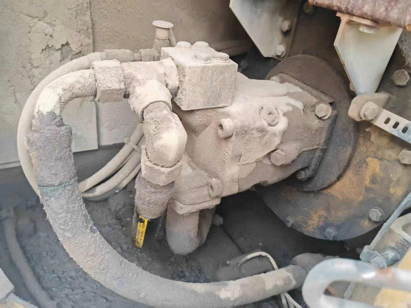 شراء حفارة Caterpillar 307B مستعملة / 7