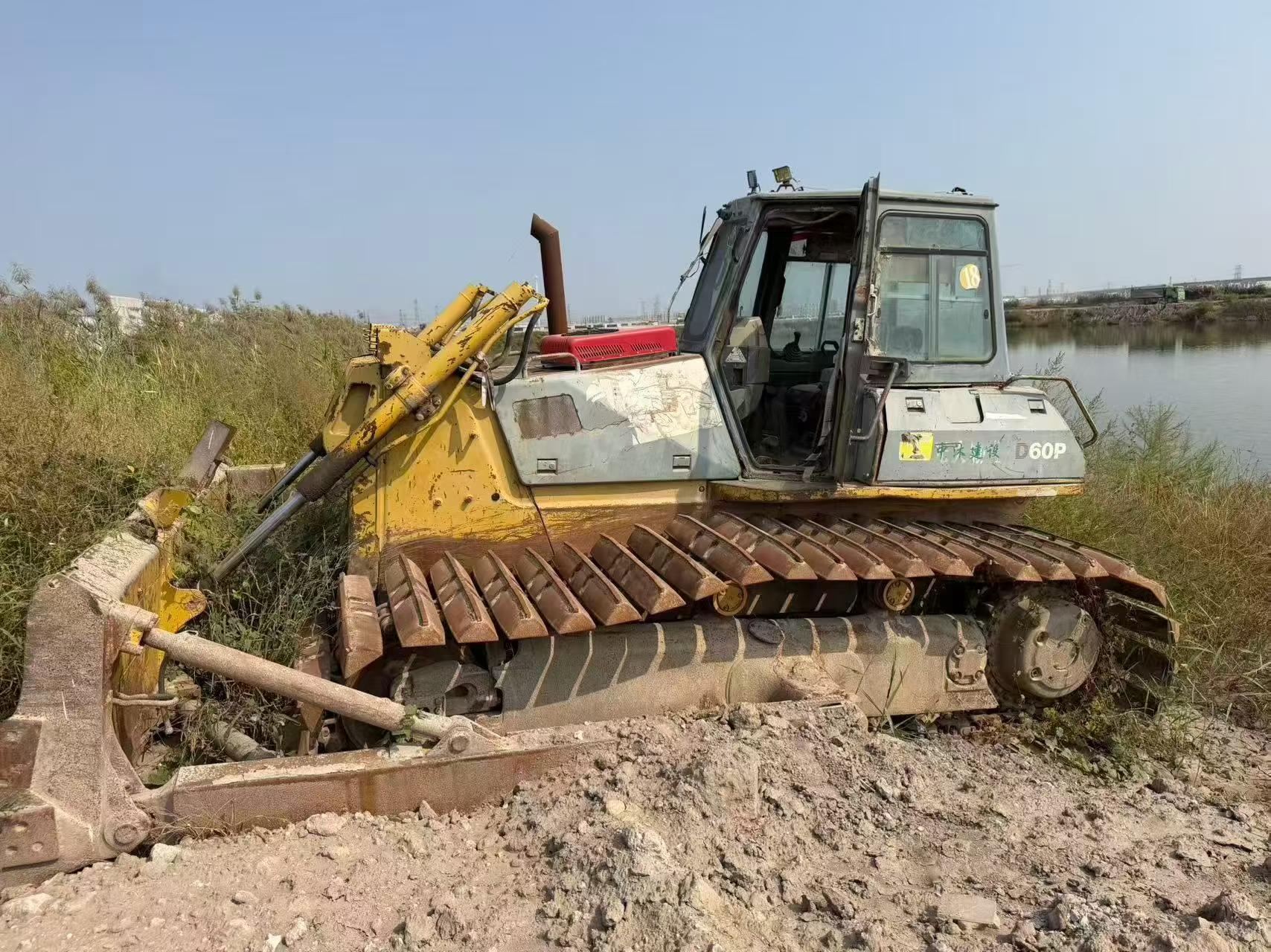Compre Escavadeira Komatsu PC12R-8 Usada / 4