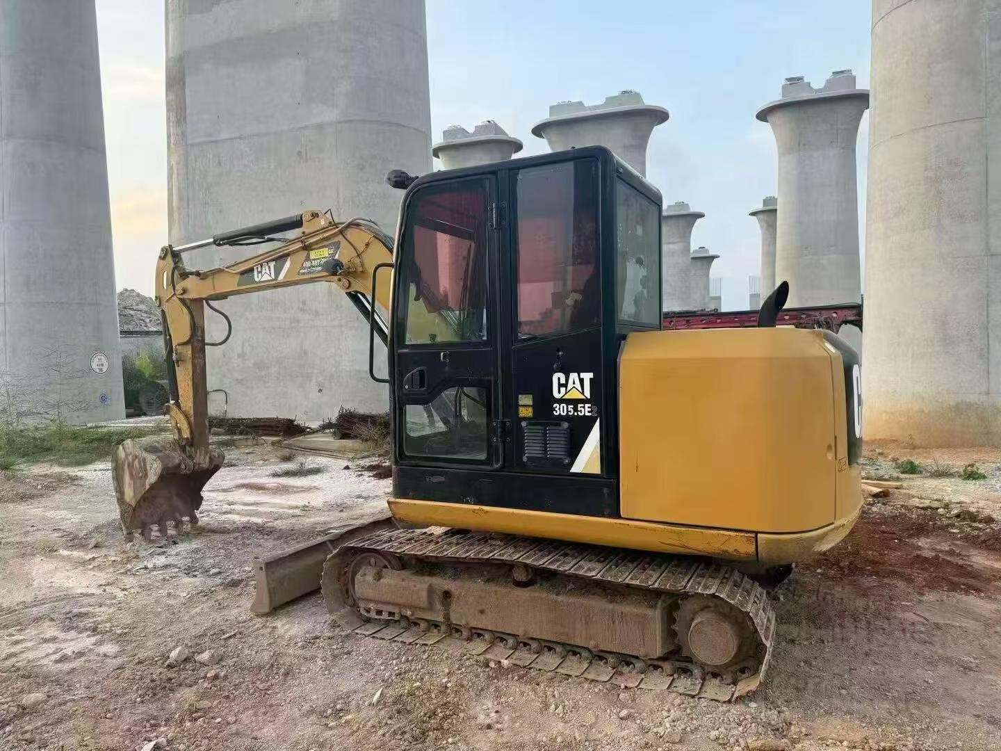 Compre Excavadora Caterpillar 305.5 Usada / 2