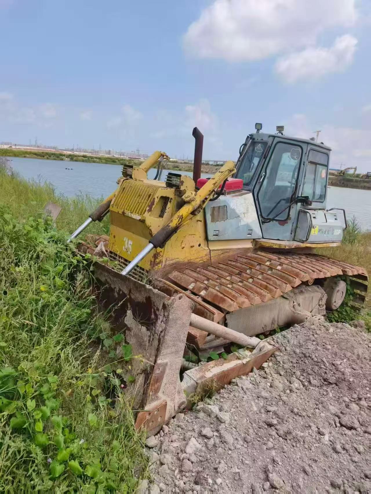 Comprar Komatsu PC12R-8 Usado Escavadeira
