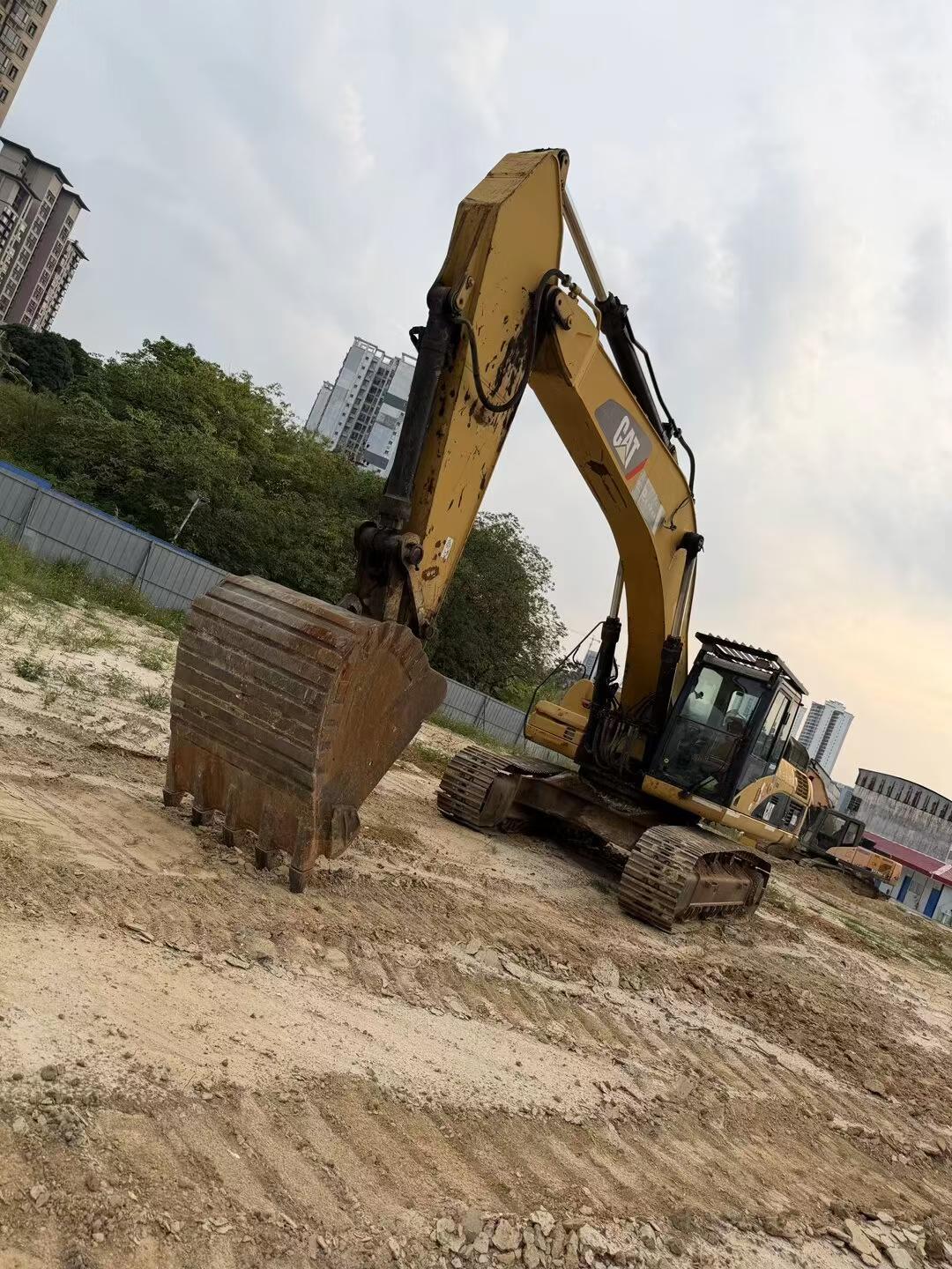 Compre Escavadeira Caterpillar 336DL Usada / 4