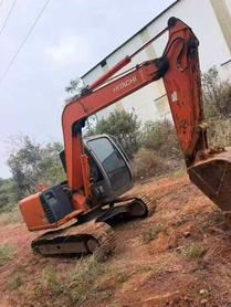 شراء حفارة Hitachi EX70 مستعملة / 2 شراء حفارة Hitachi EX70 مستعملة / 2