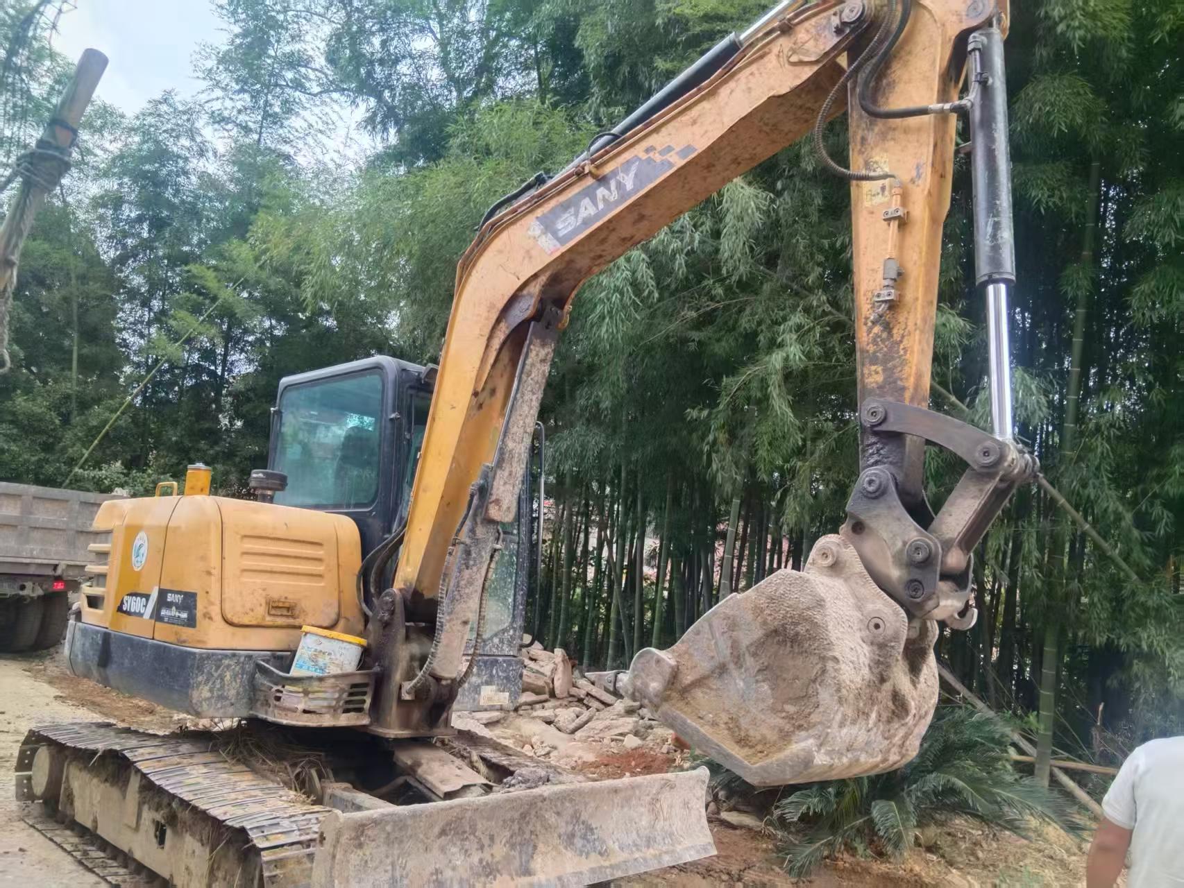 Compre Excavadora Sany SY60 Usada / 2