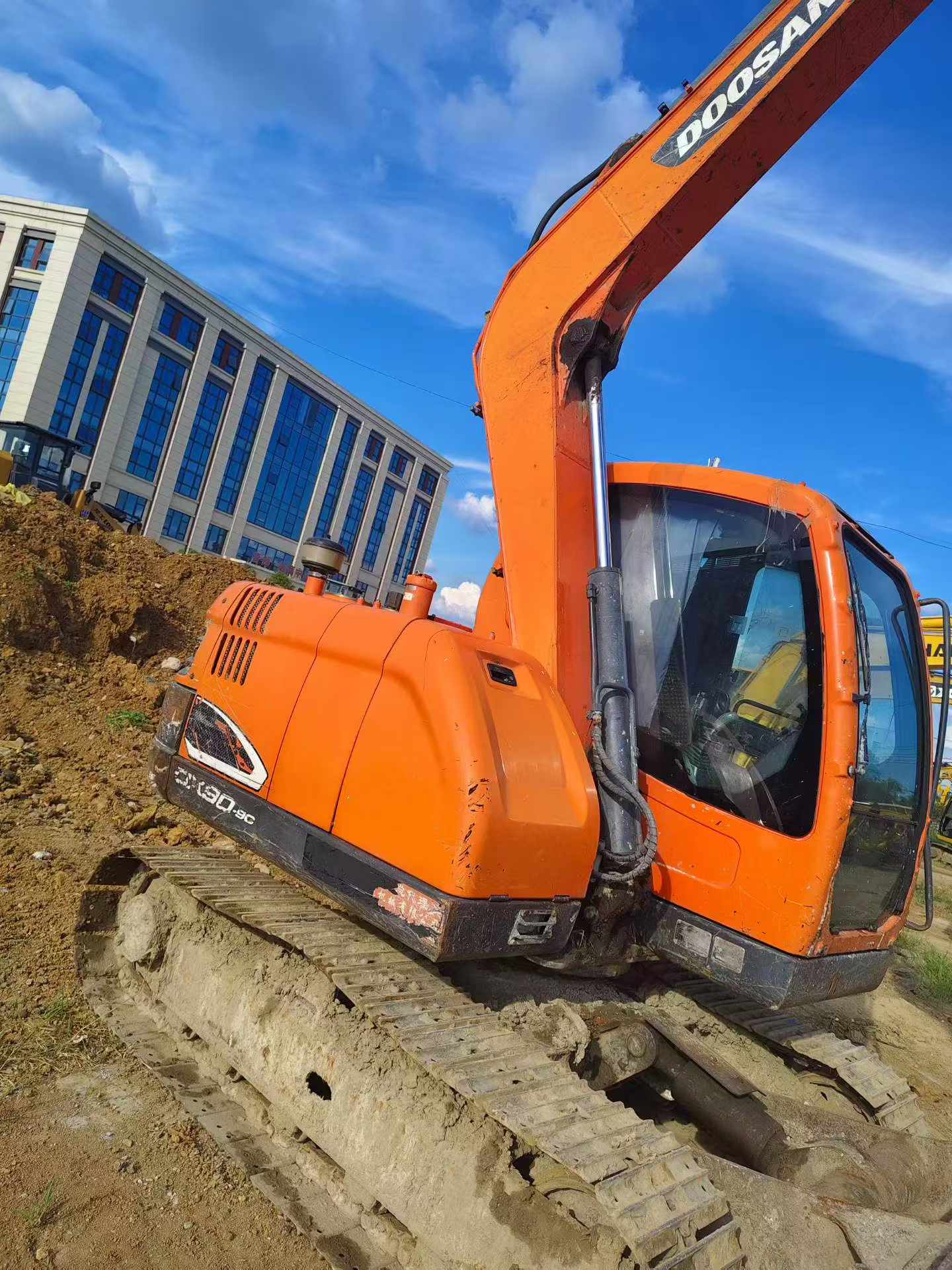 Compre Escavadeira Doosan DX75 Usada / 3 Compre Escavadeira Doosan DX75 Usada / 3