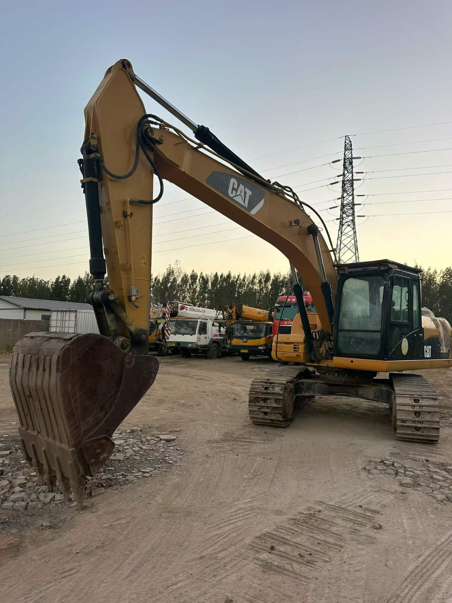 Compre Excavadora Caterpillar 323DL Usada / 4