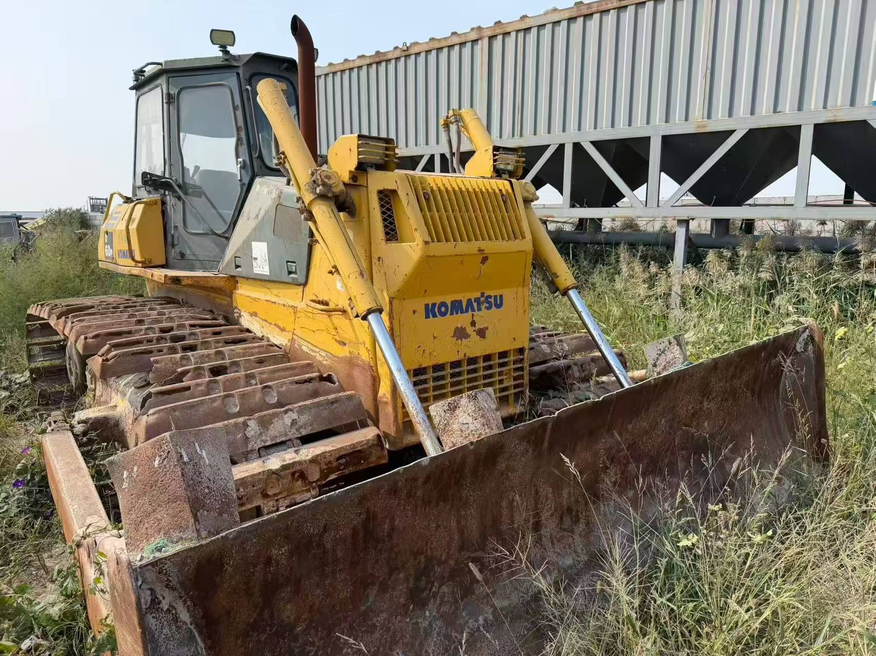 Compre Escavadeira Komatsu PC12R-8 Usada / 7