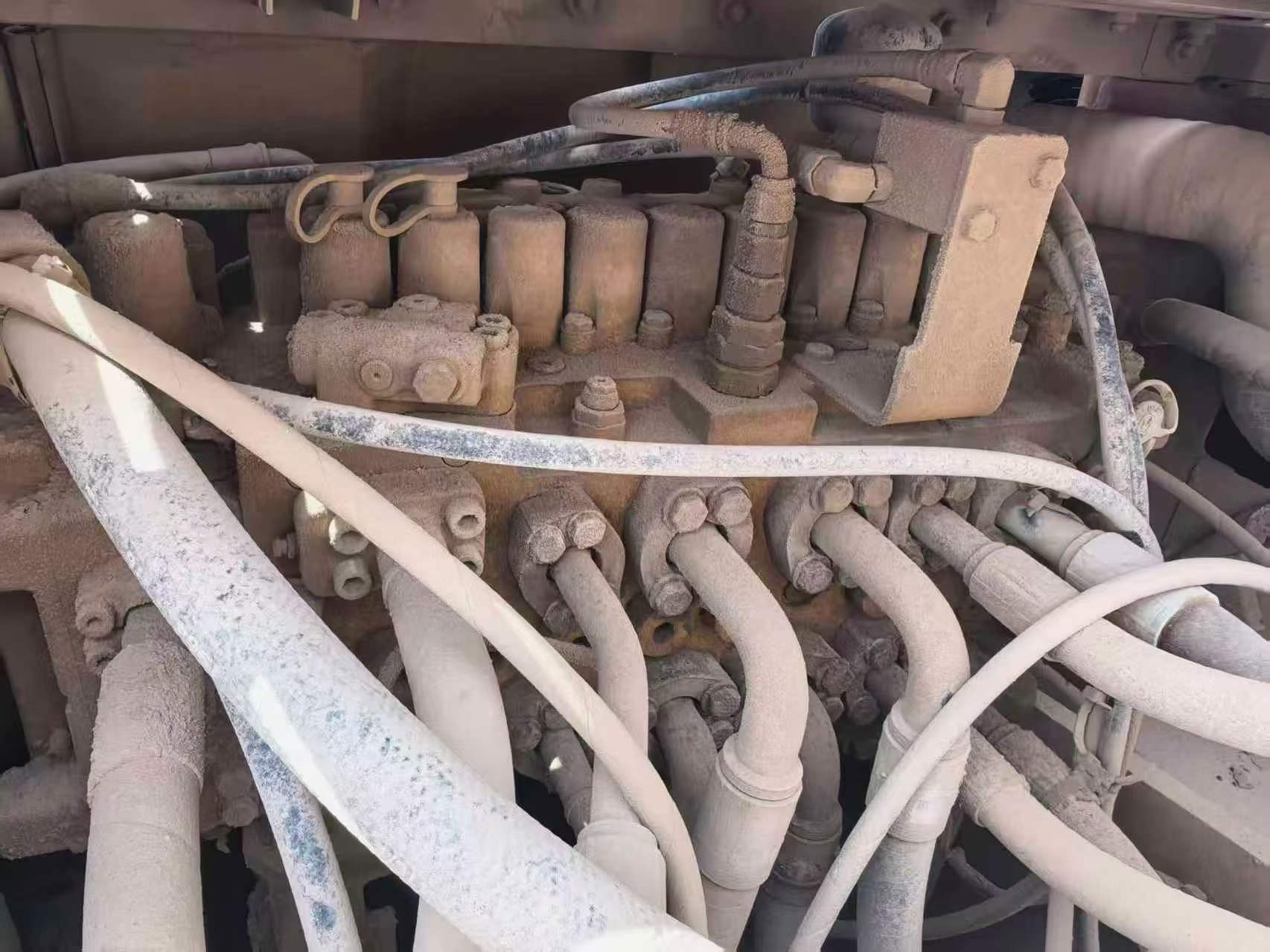 شراء حفارة Caterpillar 323 مستعملة / 3