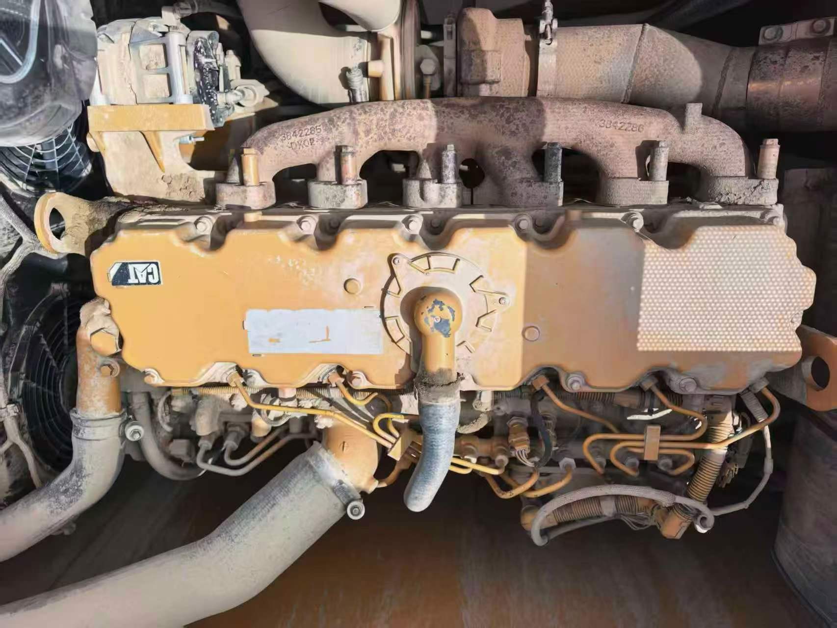 شراء حفارة Caterpillar 323 مستعملة / 4
