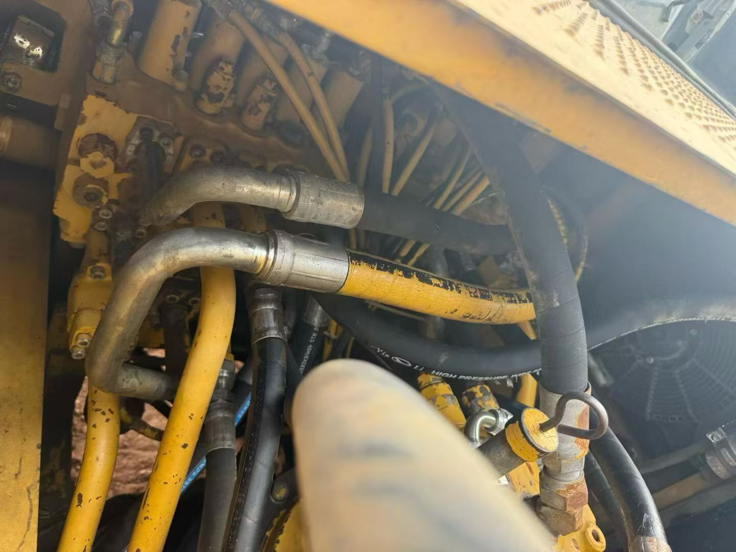 شراء حفارة Caterpillar 329D مستعملة / 4