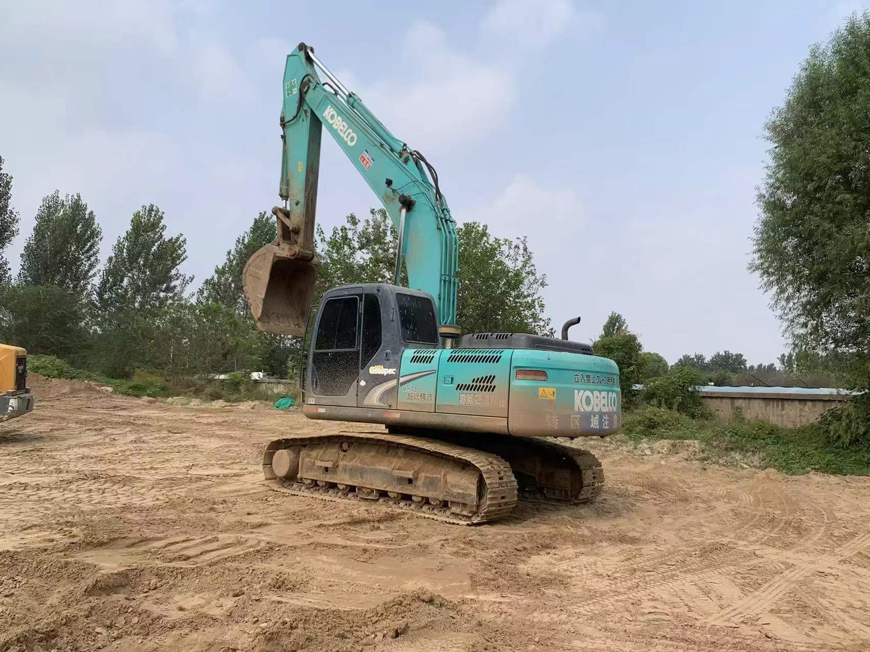 شراء حفارة Kobelco SK200 مستعملة / 2