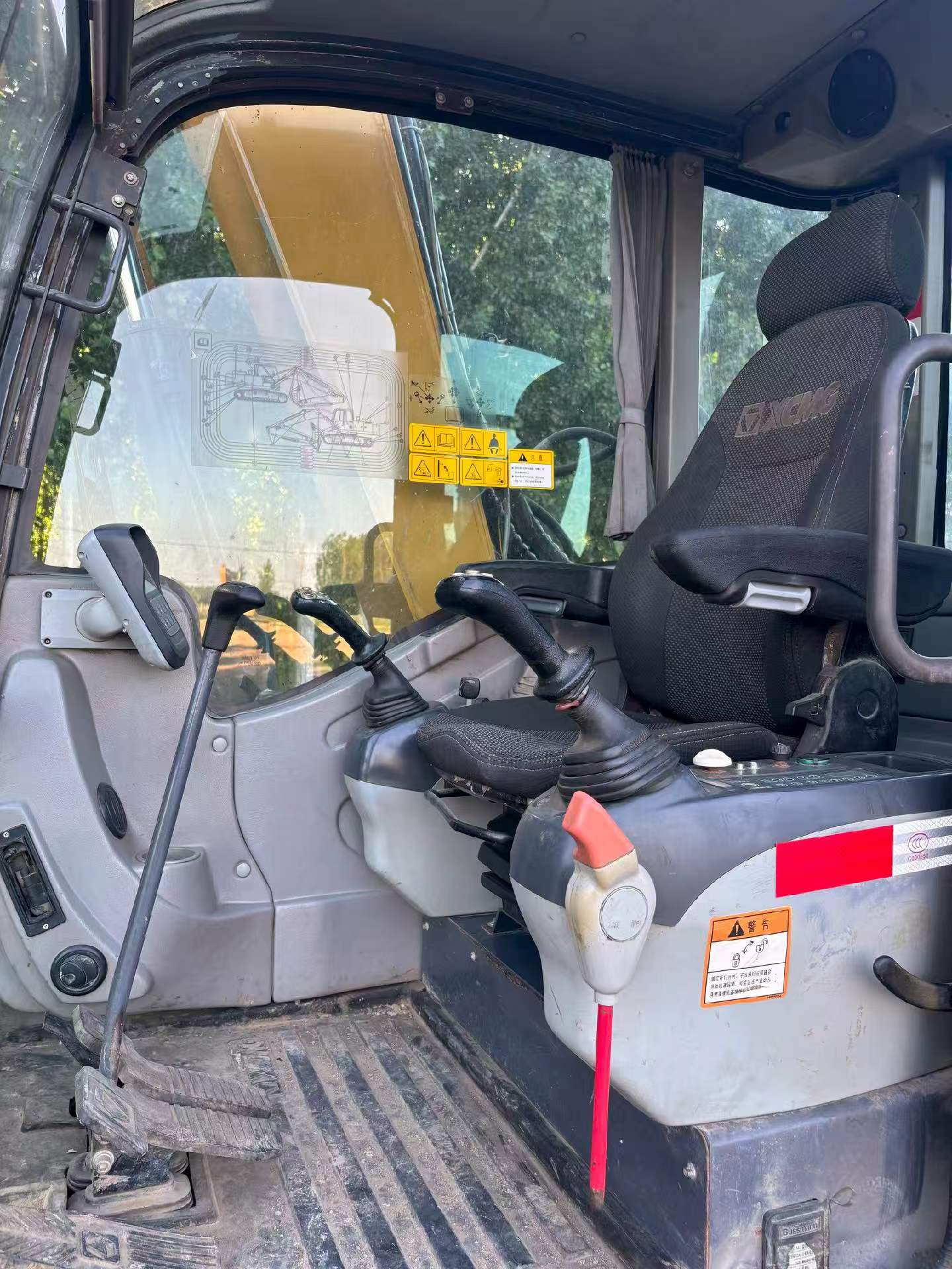شراء حفارة XCMG XE75C مستعملة / 4