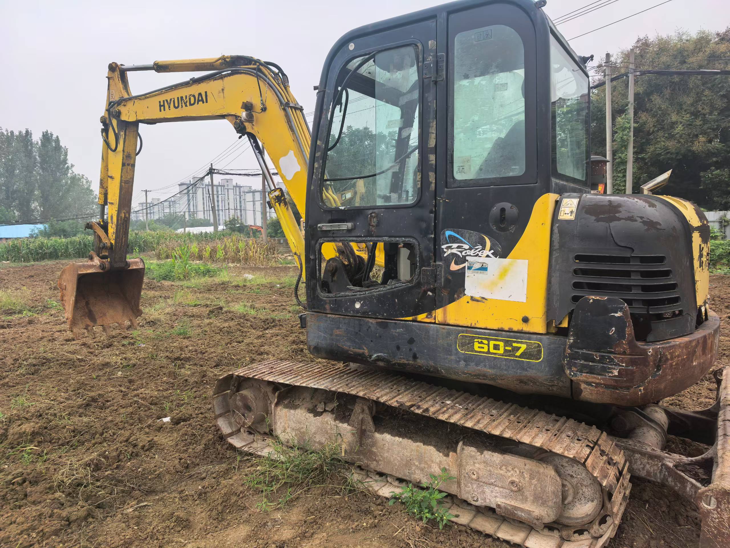 شراء حفارة Hyundai R60-7 مستعملة / 3