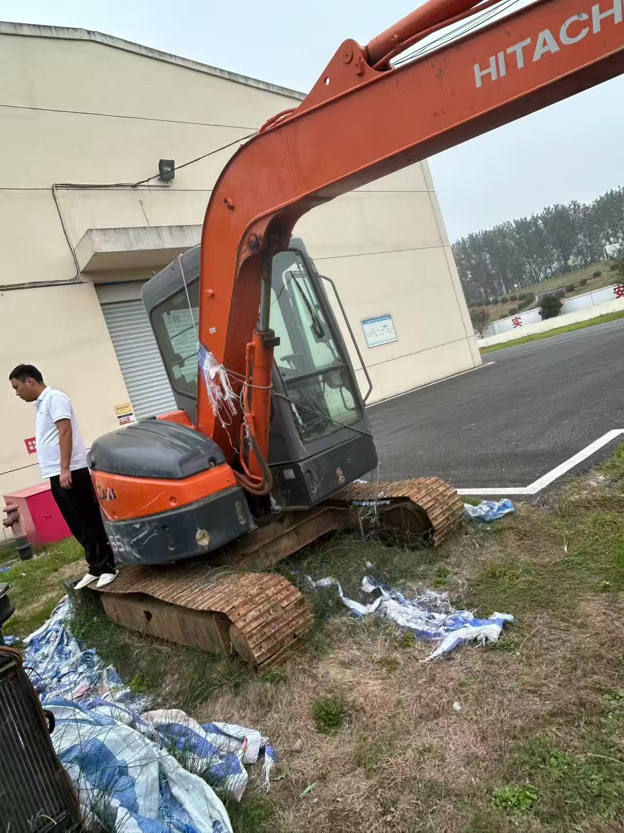 Buy Hitachi EX55 Used Excavator / 4