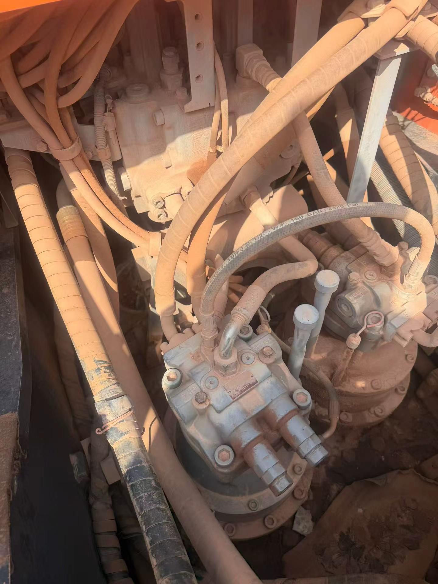 Купить Подержанный Экскаватор Hitachi ZX490LCH-5A / 6