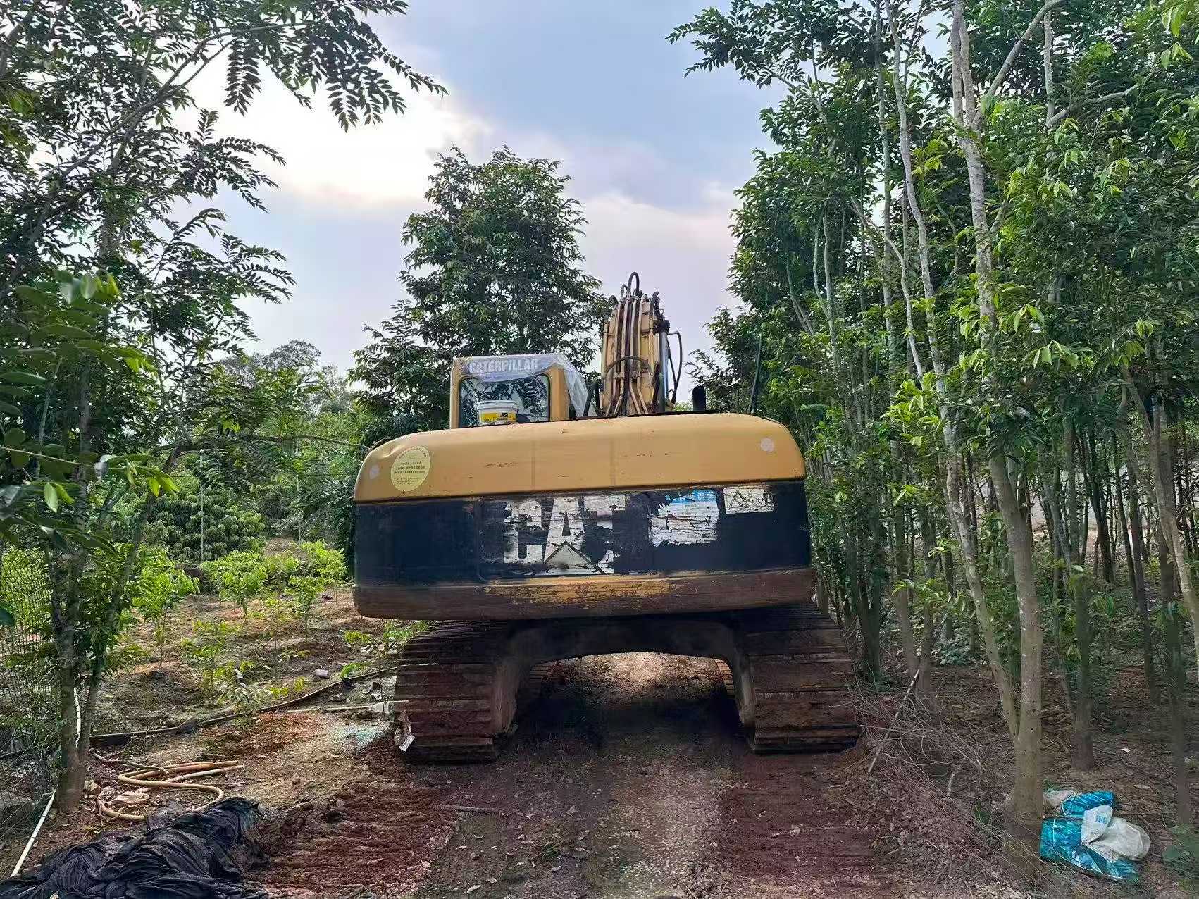 Compre Excavadora Caterpillar 320C Usada / 9
