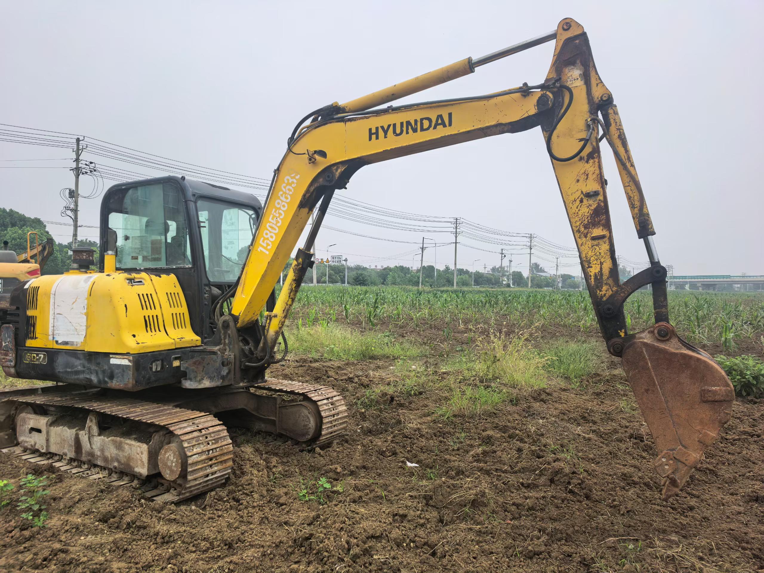 شراء حفارة Hyundai R60-7 مستعملة / 2